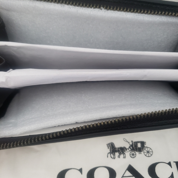 Coach Wallet - Picture 4 of 5